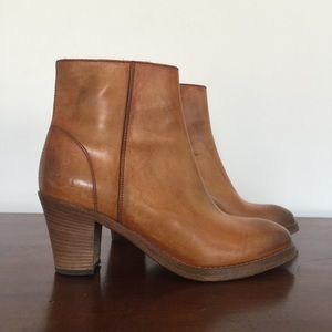 DESIGNER Peter Nappi Leather Hand Cobbled Booties